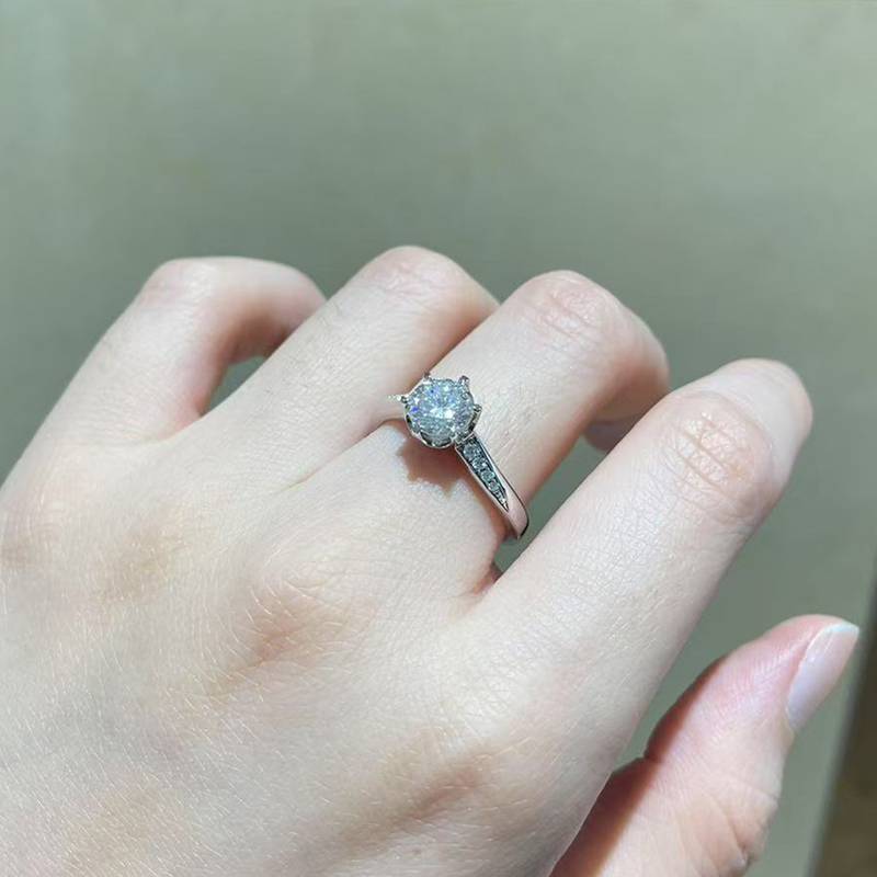 单头女戒S925银镀白金定制选款主石莫桑钻1.0ct/副石高碳钻
